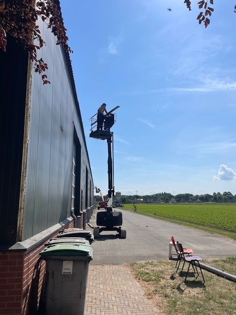 Schuur na renovatie met nieuwe wandpanelen
